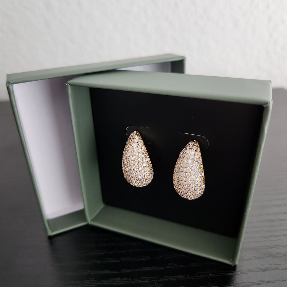 Jewels By Sunaina Narnia Elegant Teardrop Stud Earrings 14K Gold Plated NIB